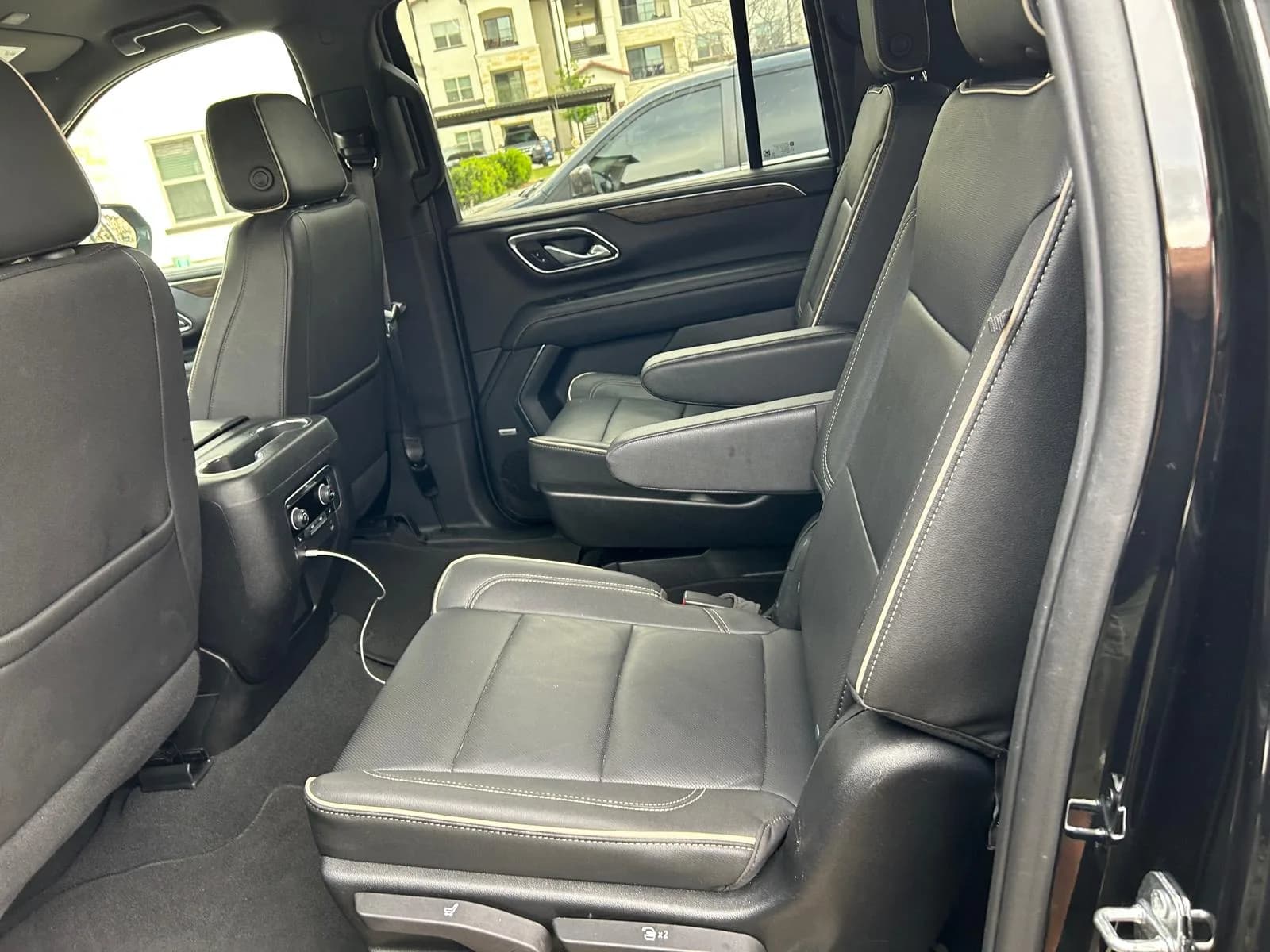 Luxury SUV, photo 5 of 7