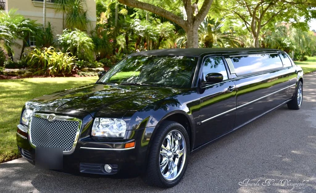 Stretch limousine, photo 2 of 3