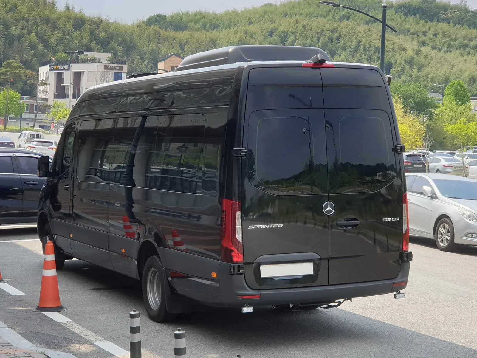 Sprinter van, photo 3 of 3